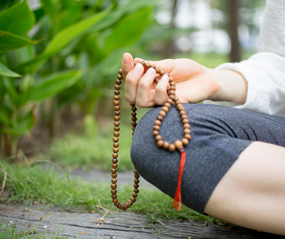 How to Use Mala Beads (5 Easy Ways)